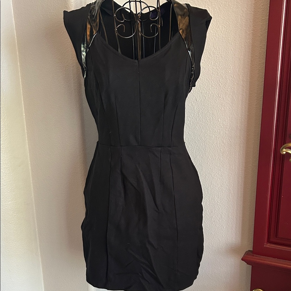 Elegant Black Sleeveless Dress